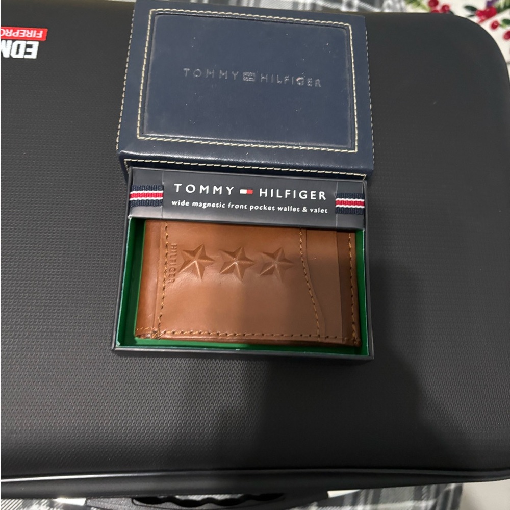 Tommy Hilfiger Tan Leather Card Holder